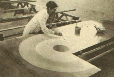 Wing roundel painting