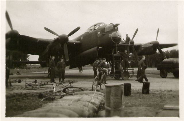 Personnel from 300 (Polish) Sqn photographed at RAF Faldingworth on 10 Jun 1945.