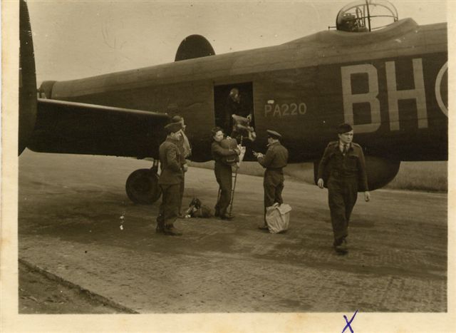 Personnel from 300 (Polish) Sqn photographed at RAF Faldingworth on 10 Jun 1945.