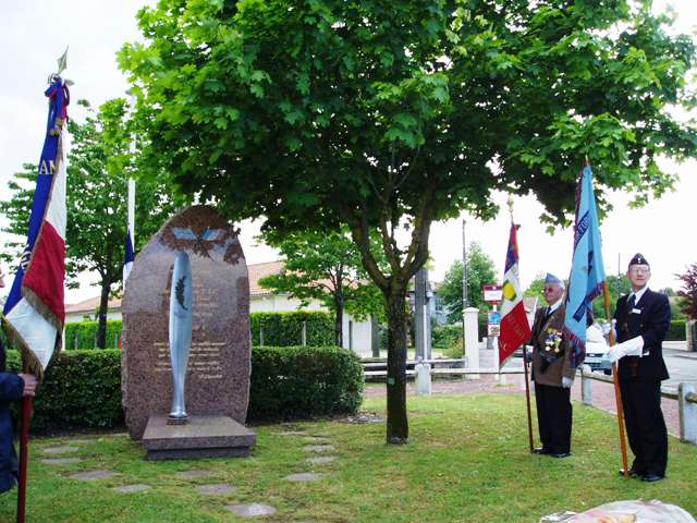 Ambares Memorial to L4129 crew with standard bearers