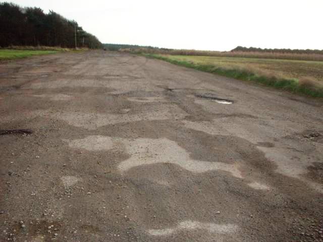 Peri-track at North end of the former RAF Bardney airfield site, photographed in Dec 2004.