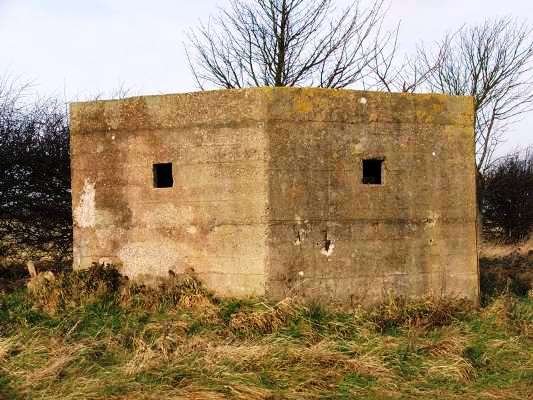 RAF  Wellingore  Pillbox at SK993540, photographed in Jan 2005.